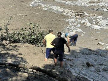 У Грузії внаслідок зсуву ґрунту загинула українка: правоохоронці шукають її дитину