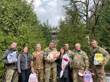 На Волині новонароджену дівчинку зустріла ціла «армія». ФОТО 