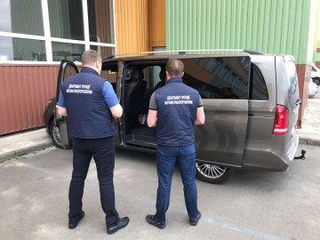 На Волині митники вилучили у чоловіка Mercedes