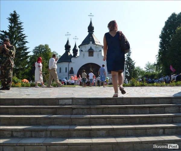 Політика, молитва і шашлик: під Берестечком вшановували річницю битви. ФОТО