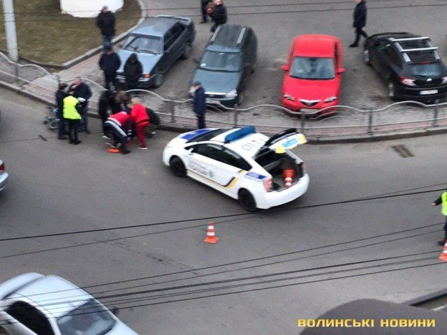 У центрі Луцька авто збило велосипедиста. ФОТО