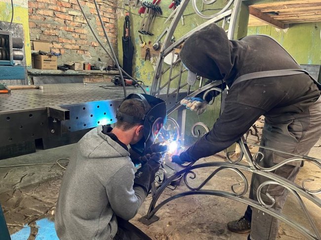 Ветеран з Волині створює меблі і вироби з металу