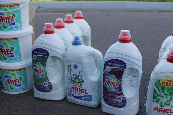 У Луцьку підпільно виготовляли та продавали побутову хімію. ФОТО