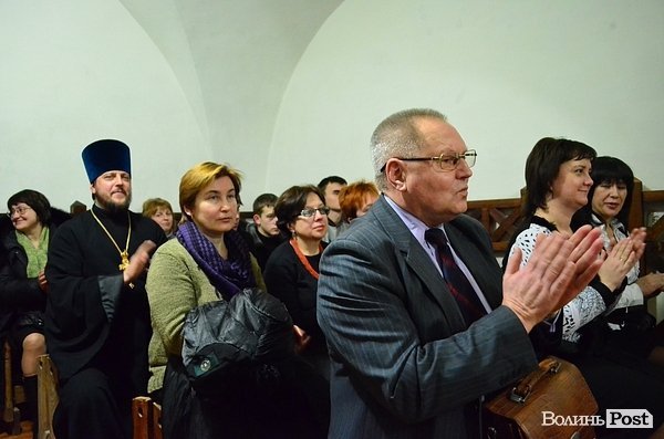 У Луцьку Тетяна Ціхоцька з дітьми співала на День народження Лесі Українки. ФОТО