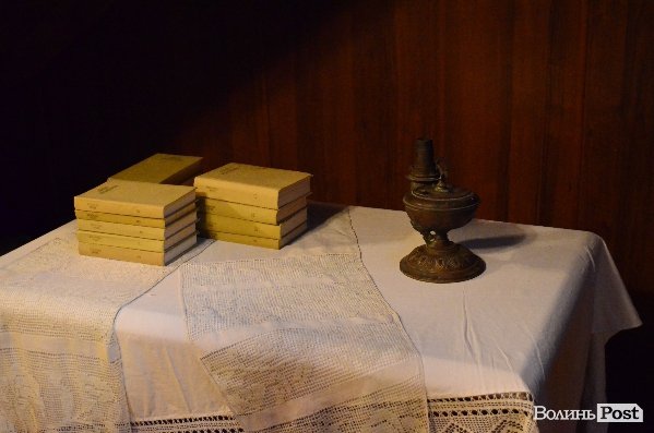 У Луцьку Тетяна Ціхоцька з дітьми співала на День народження Лесі Українки. ФОТО