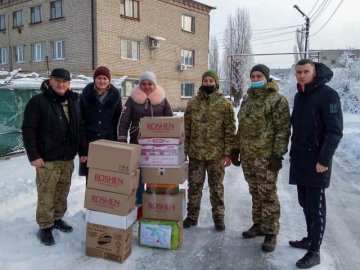 Волиняни відправили у зону ООС новорічні та різдвяні подарунки. ФОТО