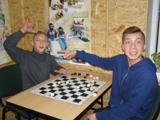 Луцький спортклуб  отримав нові столи. ФОТО