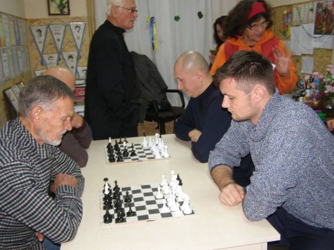 Луцький спортклуб  отримав нові столи. ФОТО