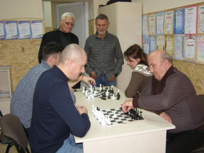 Луцький спортклуб  отримав нові столи. ФОТО