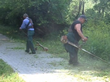 Показали, як облагороджують парк імені 900-річчя Луцька. ВІДЕО