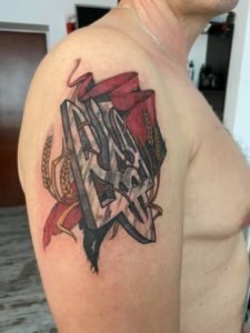 «Хотілось довести, що таки чогось варта»: волинянка, якій за 50, працює тату-майстринею. ФОТО