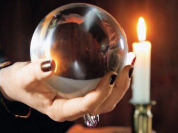 За «зняття порчі» пенсіонерка з Луцька віддала аферистці 30 тисяч гривень