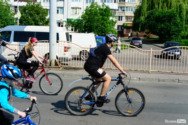 З дітками, собакою та у вишиванках: як лучани провели «Велодень-2019». ФОТО