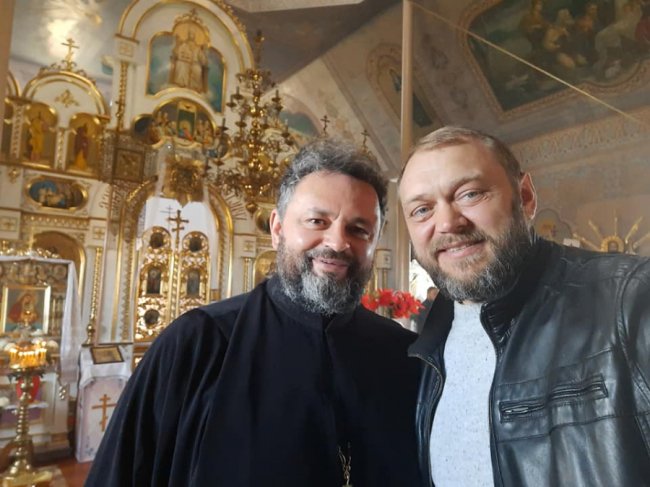 Відомий хірург-священник Валіхновський відправив службу у церкві на Волині. ФОТО