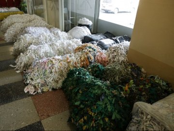 На Волині волонтери збирають тканину для маскувальних сіток
