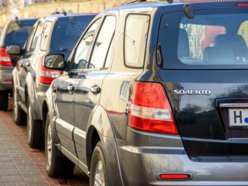 Луцькрада передала 3 позашляховики військовим на Бахмутський напрямок. ФОТО