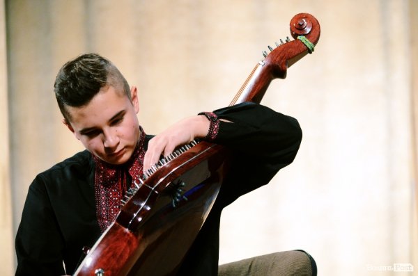 У Луцьку козаки показали свою майстерність в бойовому гопаці.ФОТО