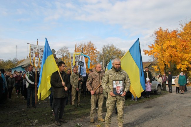 На Волині попрощалися із Героєм Віктором Нестеруком. ФОТО