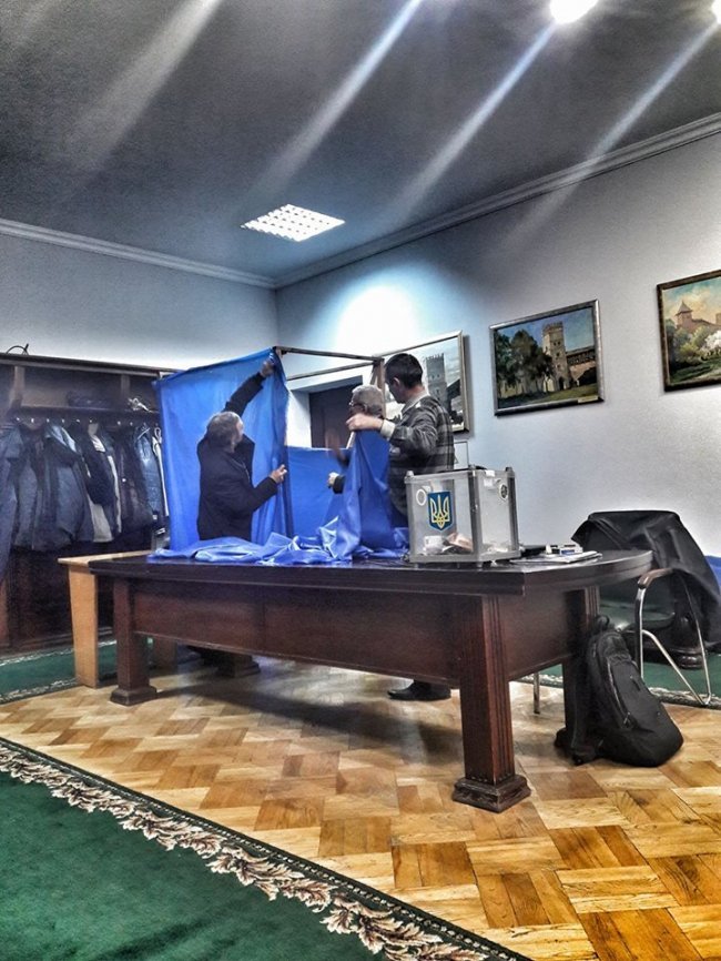 Позачергова сесія Луцької міськради. ЯК ЦЕ БУЛО