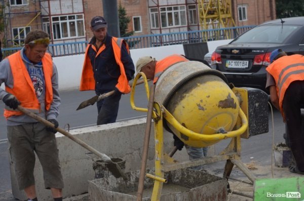 «До закінчення ремонту мосту біля «Там-Таму» ще далеко», - робітники. ФОТО