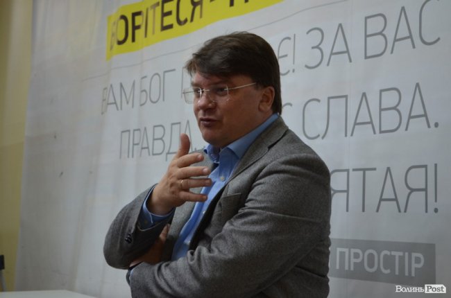 Ми відкриті і готові до спілкування: міністр зустрівся із молоддю у Луцьку