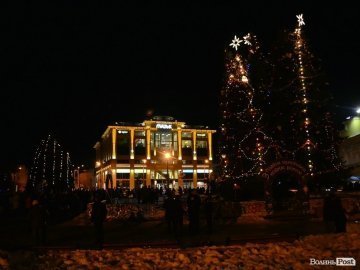 У Луцьку купили антивандальну огорожу для новорічної ялинки