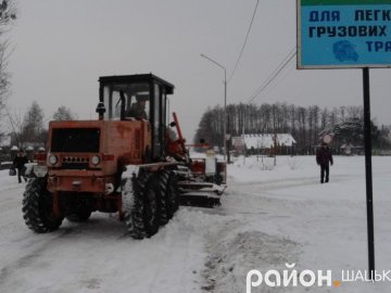У Шацьку комунальники не встигають прибирати сніг