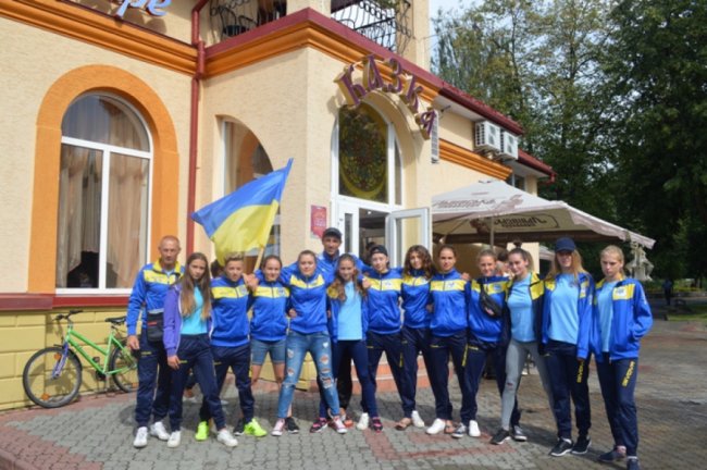 У жовто-блакитному одязі та з парасолями: у Ковелі відзначили День Прапора