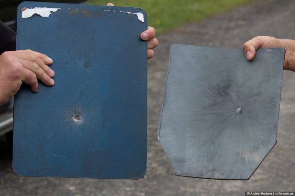 Мелітопольска пластина зліва і оригінальна від Ферро Максу справа. Різниця ціною в життя