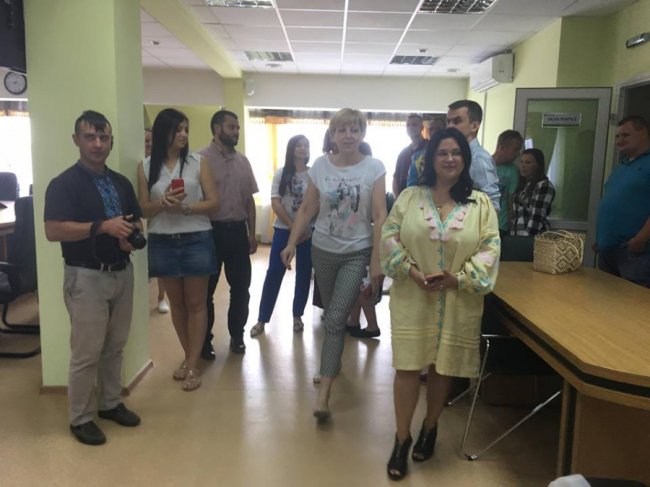 Щасливі і закохані: у Луцьку побралися відомі волонтери. ФОТО