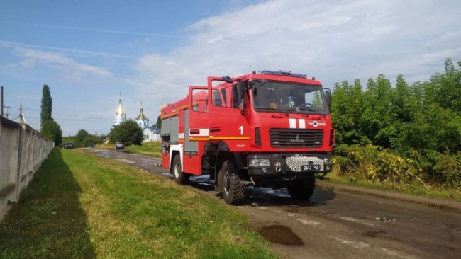 Внаслідок пожежі в цеху біля Луцька згоріло 200 квадратів покрівлі