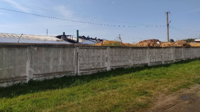 Внаслідок пожежі в цеху біля Луцька згоріло 200 квадратів покрівлі