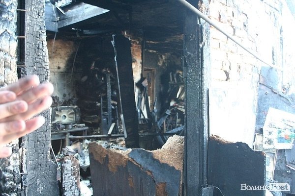 Будинок в центрі Луцька після великої пожежі. ФОТО