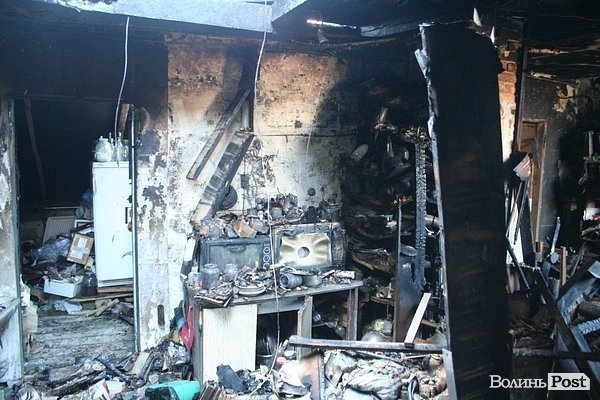 Будинок в центрі Луцька після великої пожежі. ФОТО