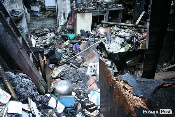Будинок в центрі Луцька після великої пожежі. ФОТО