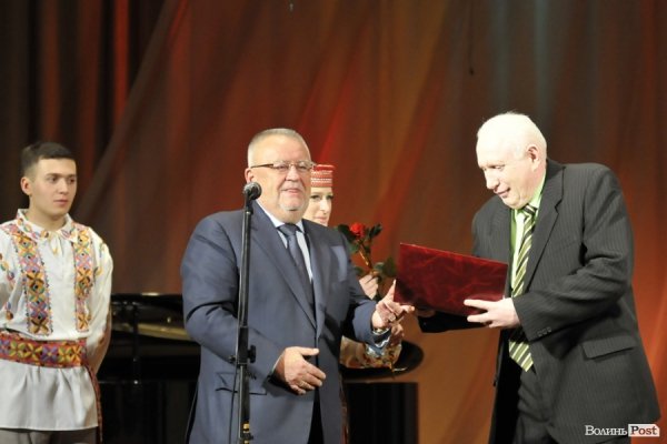 У Луцьку нагороджували працівників телебачення, радіо і зв’язку. ФОТО