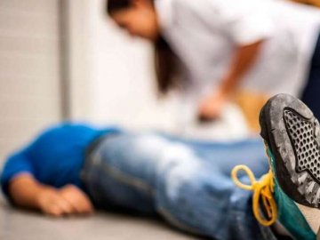 У Луцьку посеред магазину чоловік втратив свідомість: медики врятували його