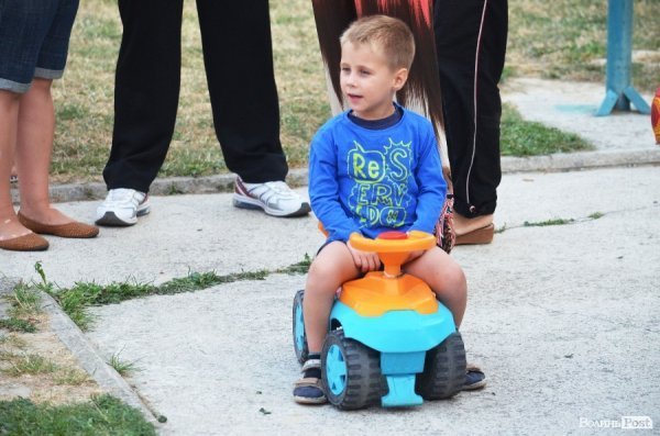 Акробати та гімнасти відкрили спортивний майданчик у Луцьку. ФОТО