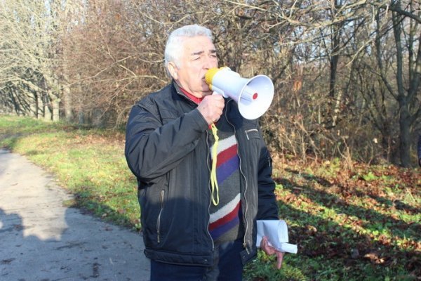  Прибрали луцький парк. ФОТО