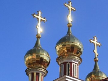 Українці почали частіше ходити до церкви і стали лояльнішими до гомосексуалістів