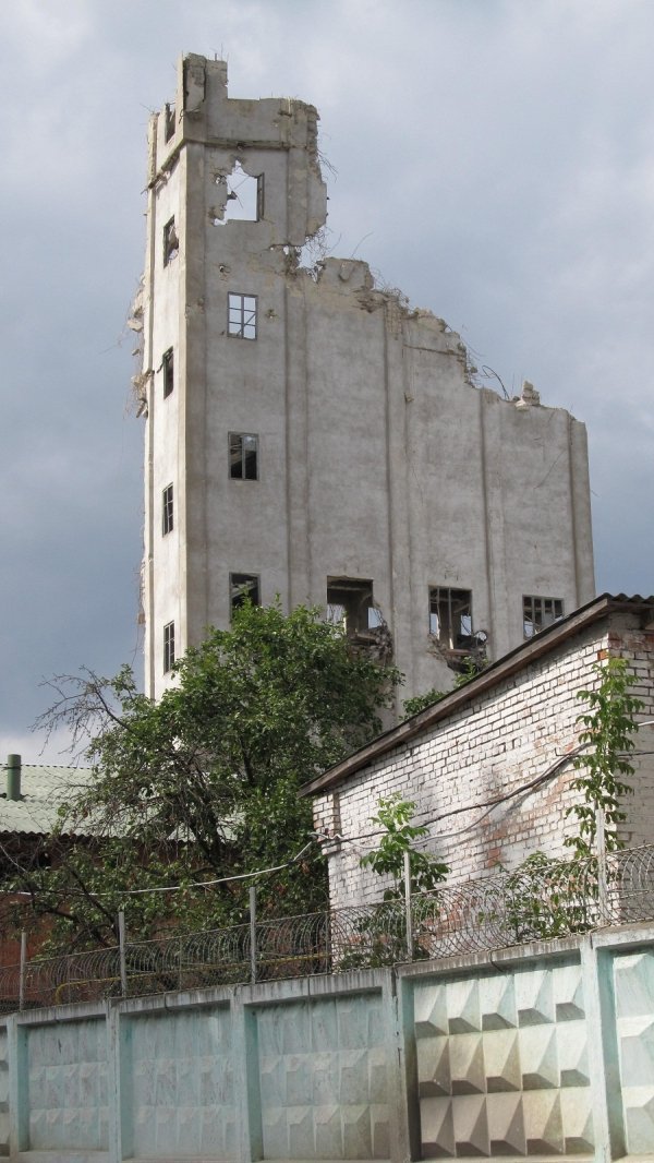 Як розбирають хлібокомбінат в Луцьку. ФОТО. ВІДЕО