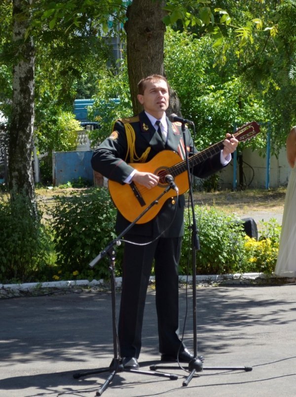 У Луцьку піснями та танцями розважали поранених військових. ФОТО