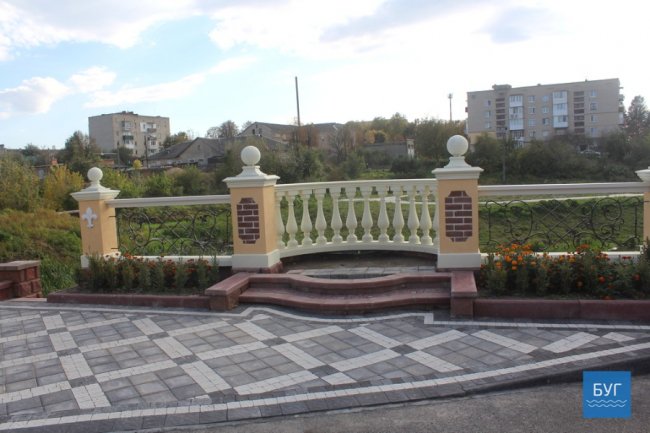 «Навіщо їхати в Італію, якщо її можна побудувати тут»: дизайнер з Волині власноруч облаштував зону відпочинку