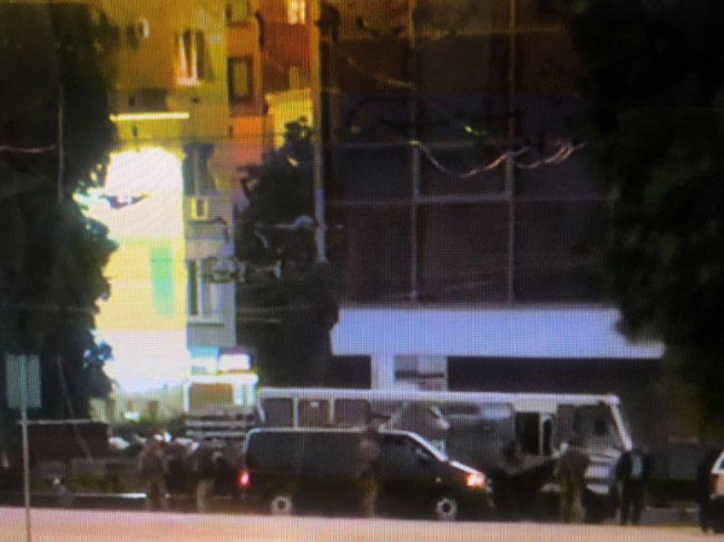 Із захопленого автобуса у Луцьку вдалось звільнити всіх заручників. ФОТО. ВІДЕО