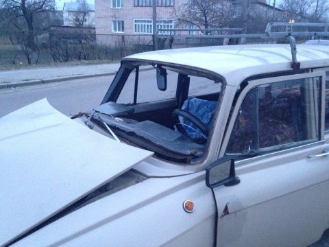 Аварія у Рожищі: водій в'їхав в електроопору. ФОТО