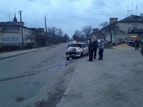 Аварія у Рожищі: водій в'їхав в електроопору. ФОТО