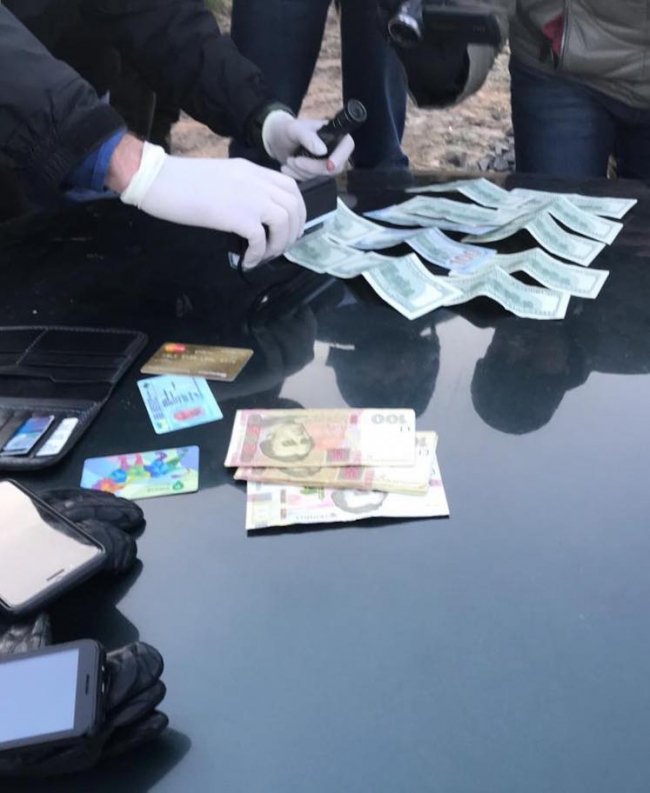 На Волині начальника відділу поліції зловили на хабарі. ФОТО