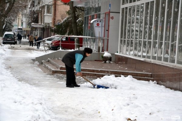 Фото снігового ранку в Луцьку