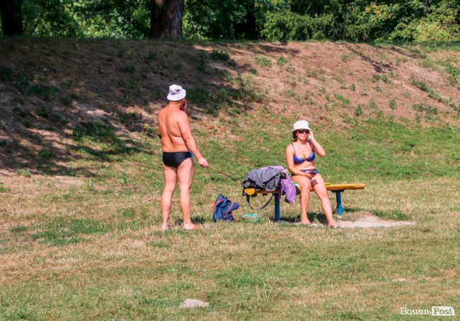 Стир, фонтани і вуличні душі: як у Луцьку рятуються від спеки. ФОТО