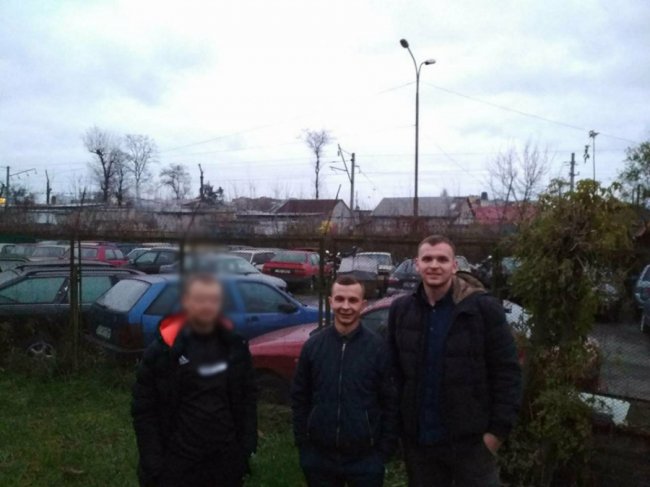 Власника авто попросив не показувати його обличчя, бо переживає за свою безпеку